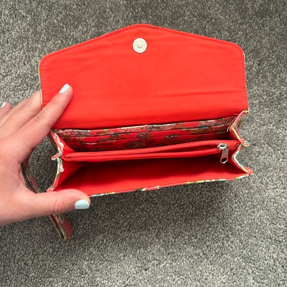 Floral Wristlet Clutch - Picture 4 of 4